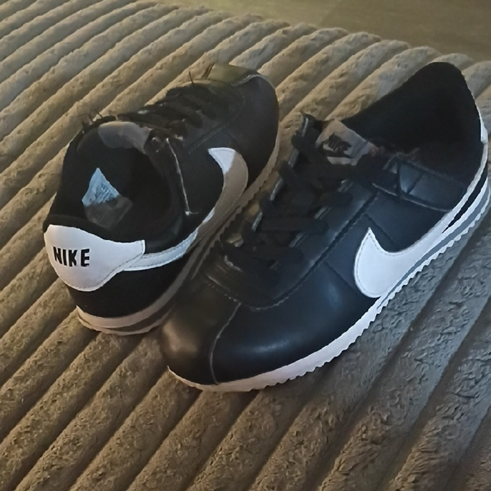 Nike Kids Black and White Sneakers